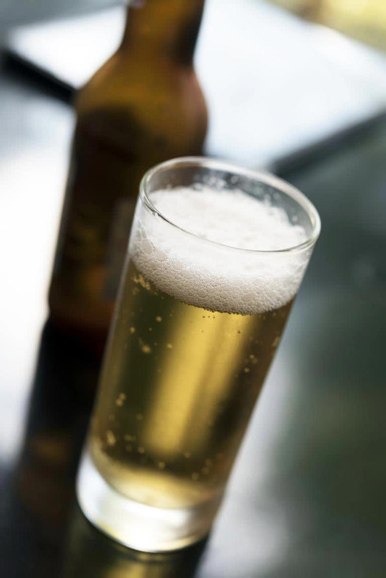 啤酒VS白酒:谁对健康伤害更大?男士必看解析! 啤酒VS白酒:谁对健康伤害更大?男士必看解析!