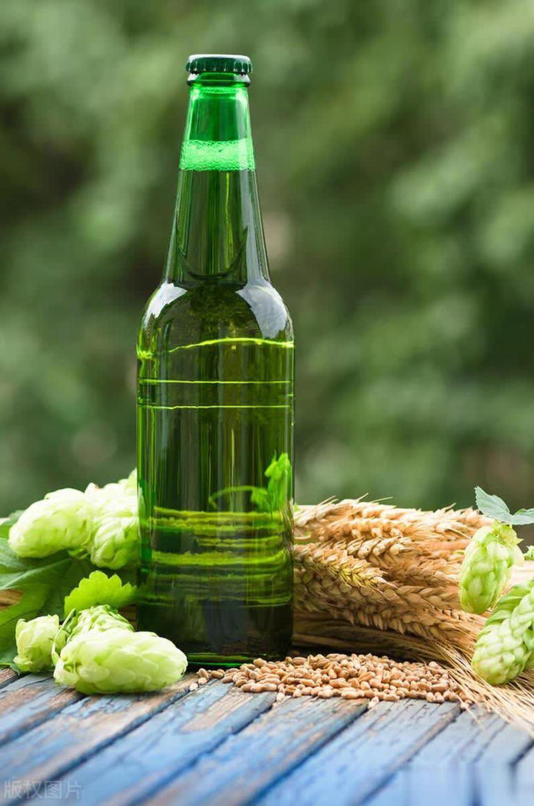 买啤酒时，选牌子还是看价格？都不对，教你4个方法，口感错不了