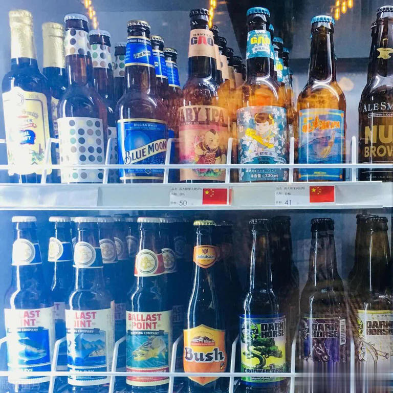 买啤酒时，选牌子还是看价格？都不对，教你4个方法，口感错不了